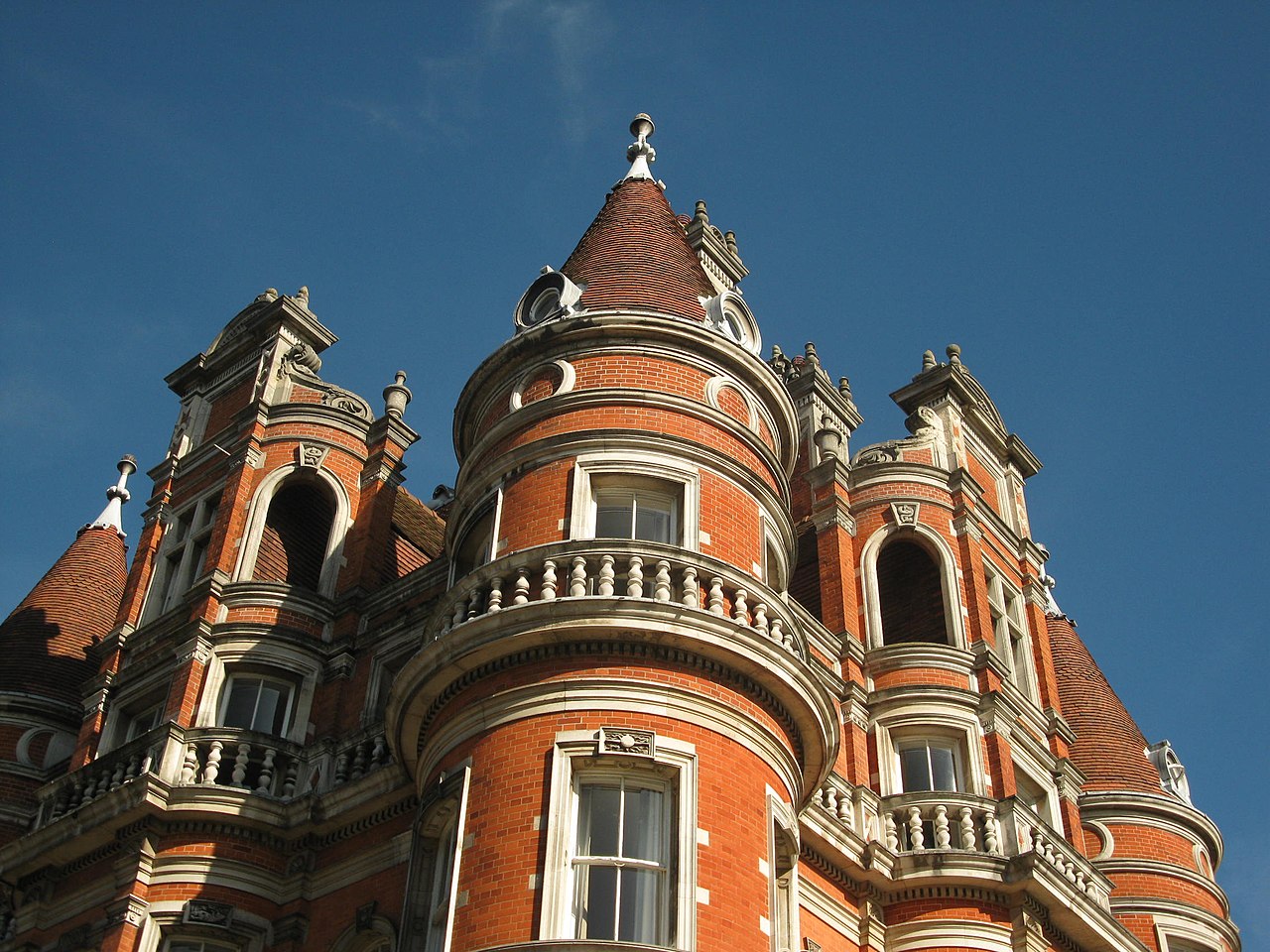 Royal Holloway grounds